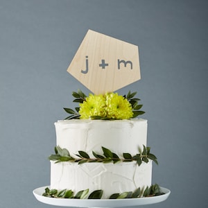 Topper de pastel de bodas geométrico de madera personalizado - Madera de abedul cortada con láser