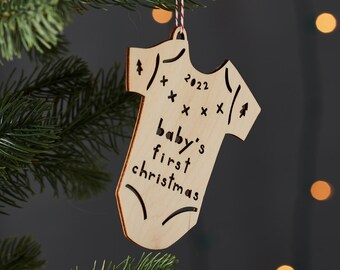 Babys första julgransprydnad - Laserskuren julgransprydnad i trä