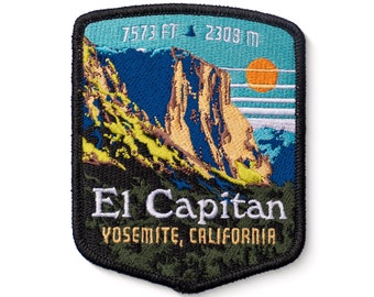 Puede incluir: Parche bordado con una representación colorida de El Capitán, un acantilado de granito en el Parque Nacional de Yosemite, California. El parche incluye el texto "El Capitán, Yosemite, California" y la altura del acantilado en pies y metros: "7573 FT 2308 M".
