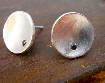 Rustic silver /black onyx studs, 13mm round stud earrings- Modern round organic shape,cusome made
