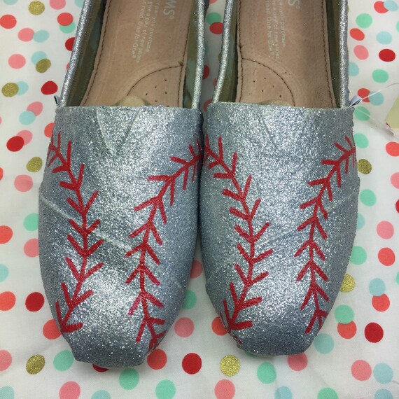 toms baseball shoes