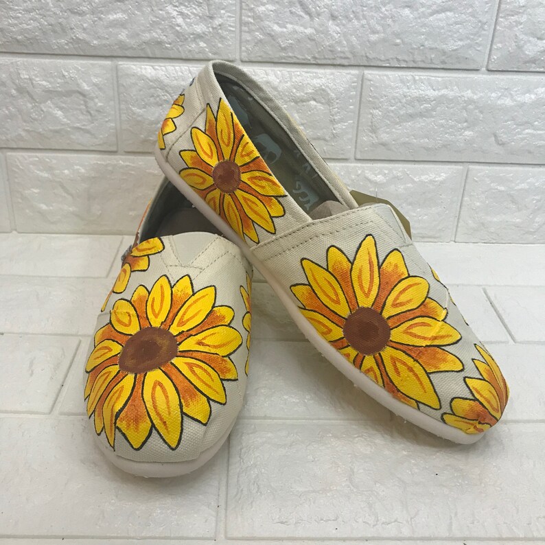 twisted x shoes with sunflowers