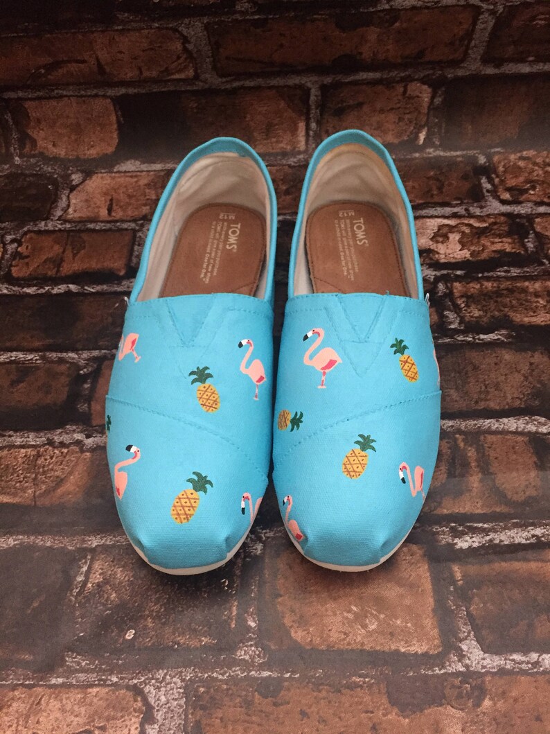 Pineapple &amp; Flamingo toms. Flamingo shoes. Flamingo toms