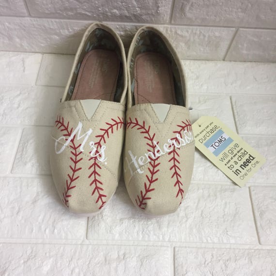 toms baseball shoes