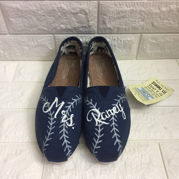 toms baseball shoes