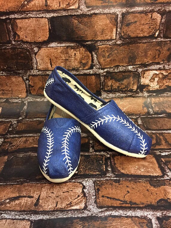 toms baseball shoes