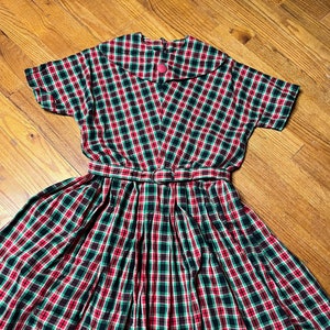 1950s Dress, Vintage Christmas Dress in Plaid, Short Sleeve Shirtdress Fit and Flare Cotton Dress with Belt, 28” W