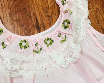Chemise de nuit des années 1960, nuisette de mariage vintage, petite lingerie rose clair NOS neuf dans son emballage