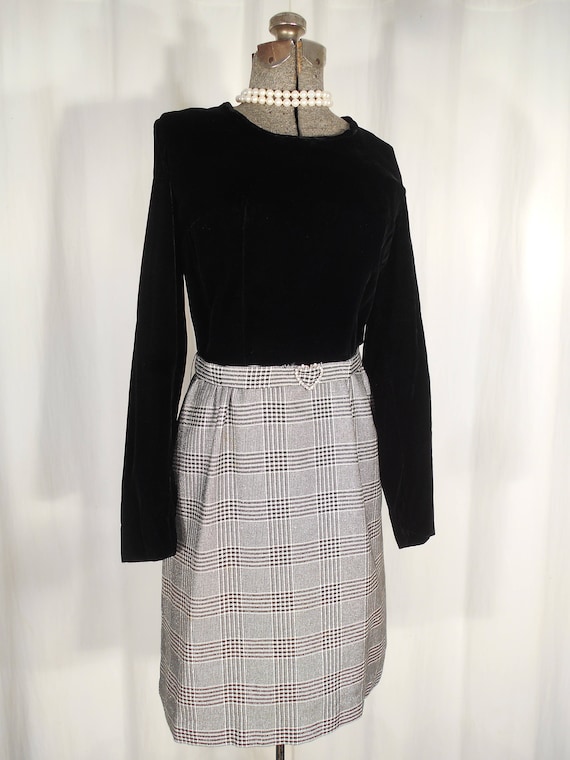 1960s Dress | Black Velvet Midi Small | Mod Vinta… - image 2