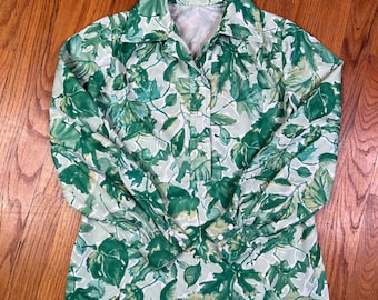 Large 1970s Blouse, Vintage 70s Green Leaf Print Top, Long Sleeve Pearl Snap