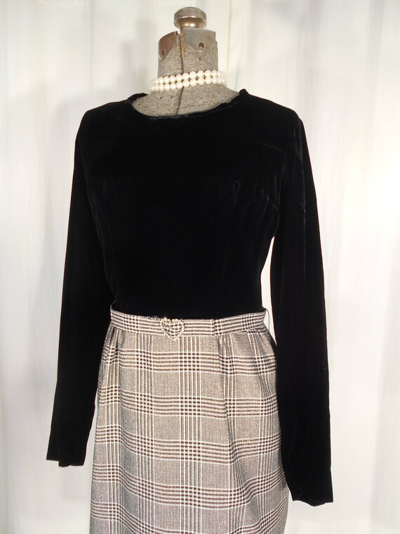 1960s Dress | Black Velvet Midi Small | Mod Vinta… - image 4