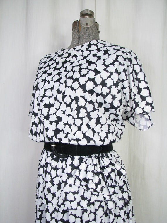 Plus Size 1980s Dress, 40s style Monochromatic Mi… - image 10