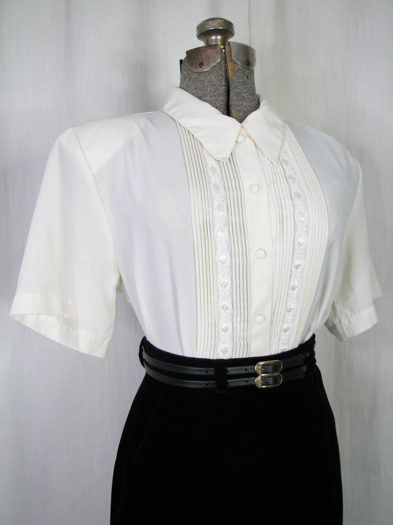 Vintage Blouse 1980s Large Ruffle Front Top with Strong Shoulders 1940s Style Blouse