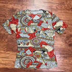 1970s Vintage Shirt, 70s style Graphic T Shirt, Womens Fitted Top, Hindu Boho Designs in Brown Red