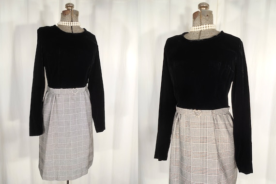 1960s Dress | Black Velvet Midi Small | Mod Vinta… - image 1