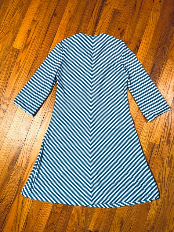 Large 70s Dress Long Sleeve Blue Chevron Zipper F… - image 4