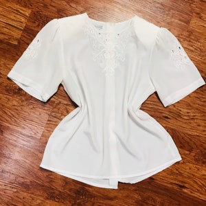 Vintage Blouse, 1940s Style Shirt, 1990s Large Embroidered Puff Sleeve Button Back Top Sz 10