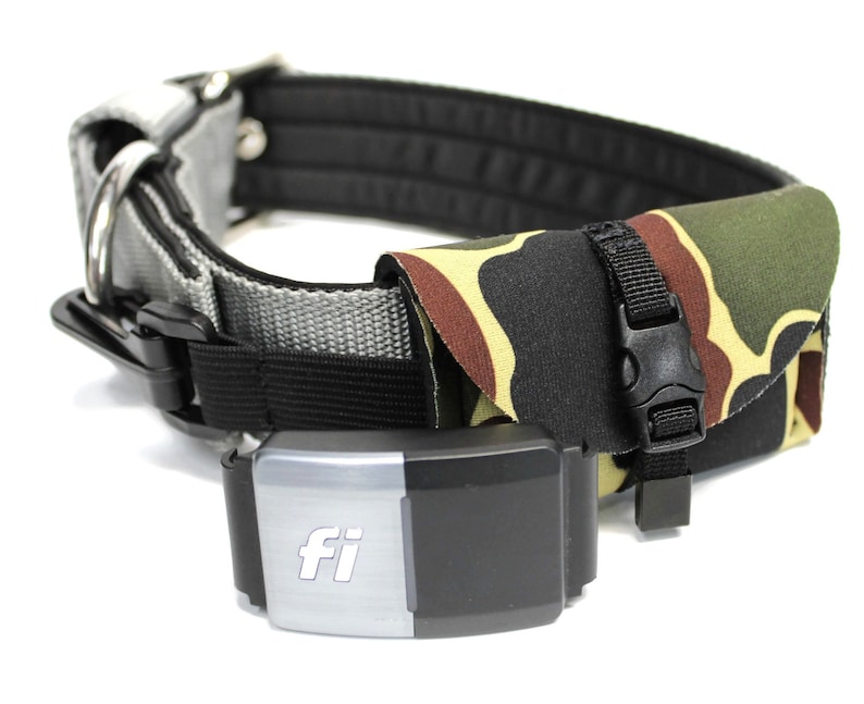 Fi Tracker Neoprene dog collar pouch stays super secure with side release adjustable buckle closure, interior elastic pouch, Velcro collar strap and heavy snap clip with elastic strap connects it securely to collar D-ring.