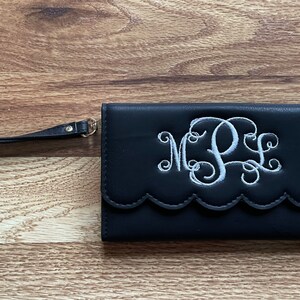 Wristlet Wallet - Wristlet monogramado - Wristlet festoneado - Wristlet bordado - Faux Leather Wristlet - Wristlet personalizado