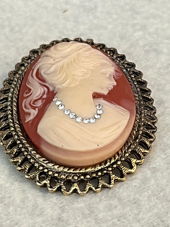 Large Vintage Pink Cameo Brooch - image 4