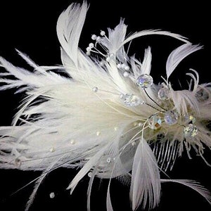 Ivoire, blanc ou rose fard à joues fait à la main aux États-Unis mariée mariage fascinateur plume pince à cheveux cristaux perles d'autruche image 1