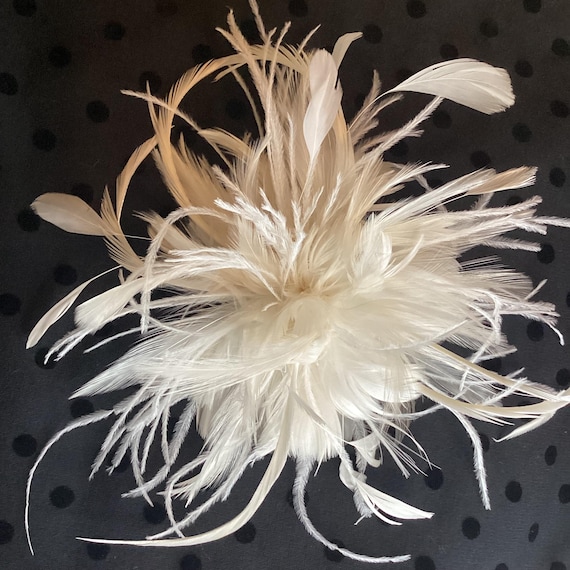 White Feather Fascinator Hair Clip. Ostrich feathers. Bridal wedding. Ivory Peacock Feather Hair Clip | Great Gatsby Wedding  main image 3
