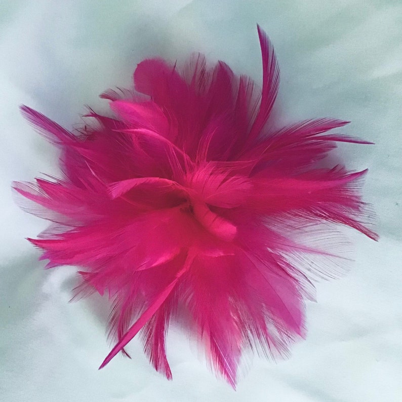 Hot Pink, Fuchsia, Magenta Feather Fascinator Hair Clip Accessory. Made in USA. Light pastel pink option. 画像 1