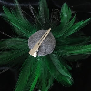 Dark Green & Black Ostrich FeatherFascinator Hair Clip, brooch pin Fashion Accessory...Handmade in the USA afbeelding 2