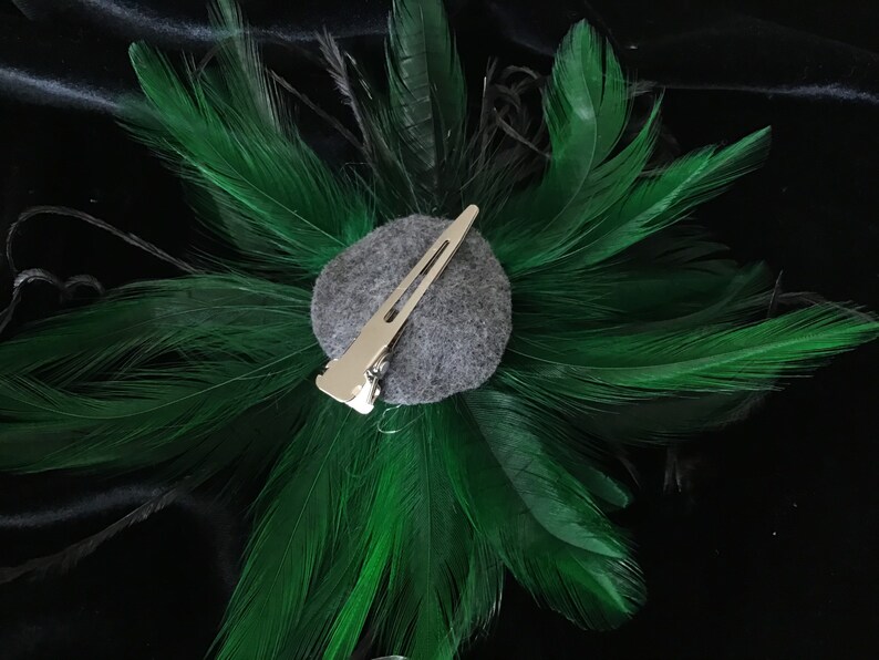 Pince à cheveux fascinator en plumes d'autruche vert foncé et noir, broche, accessoire de mode... Fabriqué à la main aux États-Unis image 2