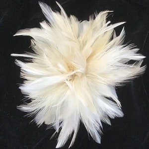 Marfil o blanco hecho a mano en los EE.UU. Clip de pelo de plumas fascinador de boda nupcial imagen 1