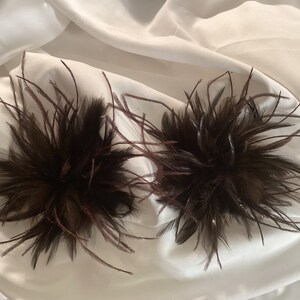 Dark Brown Ostrich Feather shoe clips accessory. Shoes not included. immagine 3