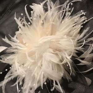 Bridal Wedding Ostrich Fascinator Feather Flower Hair Clip. Faux pearl bead stems. Millinery Headpiece. zdjęcie 7