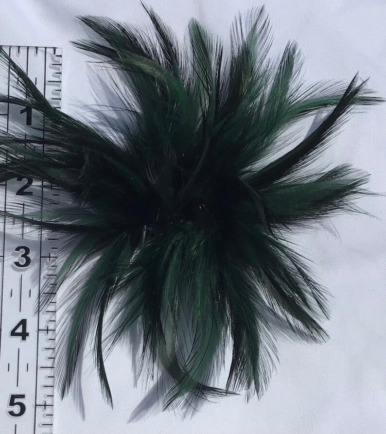 Dark Forest Emerald Green olive Feather Fascinator Hair Clip, Fashion pin. imagem 4