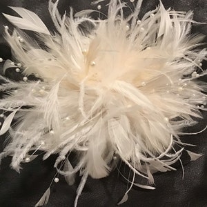 Bridal Wedding Ostrich Fascinator Feather Flower Hair Clip. Faux pearl bead stems. Millinery Headpiece. zdjęcie 8