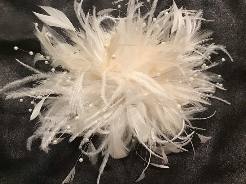 Bridal Wedding Ostrich Fascinator Feather Flower Hair Clip. Faux pearl bead stems. Millinery Headpiece. zdjęcie 8