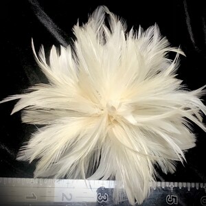 Marfil o blanco hecho a mano en los EE.UU. Clip de pelo de plumas fascinador de boda nupcial imagen 5