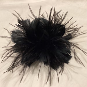 Accessoire de pince à cheveux fascinateur à plumes noires. Autruche. Broche. image 6