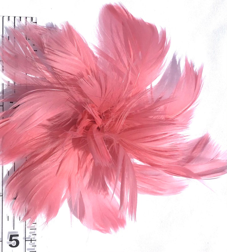 Light Rose Powder Pink Feather Fascinator Hair Clip Accesorio... Hecho a mano en los EE.UU. imagen 3