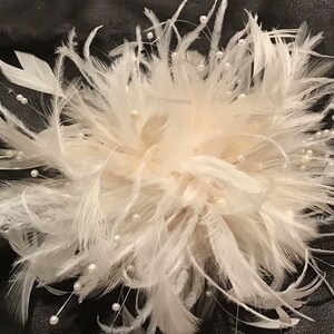 Bridal Wedding Ostrich Fascinator Feather Flower Hair Clip. Faux pearl bead stems. Millinery Headpiece. zdjęcie 5