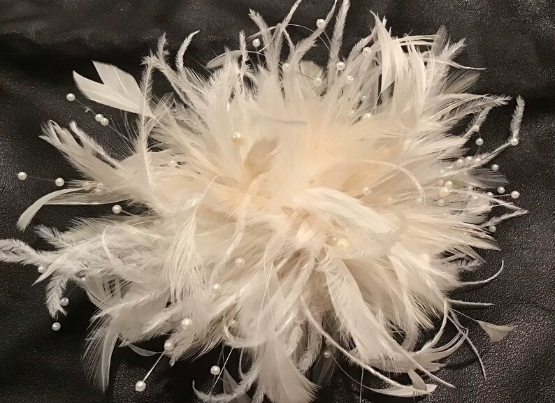 Bridal Wedding Ostrich Fascinator Feather Flower Hair Clip. Faux pearl bead stems. Millinery Headpiece. zdjęcie 5