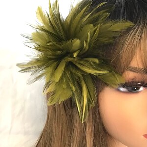 Olive Green Feather Fascinator Hair Clip, brooch pin. afbeelding 4