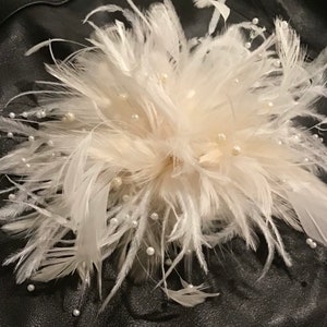 Bridal Wedding Ostrich Fascinator Feather Flower Hair Clip. Faux pearl bead stems. Millinery Headpiece. zdjęcie 6