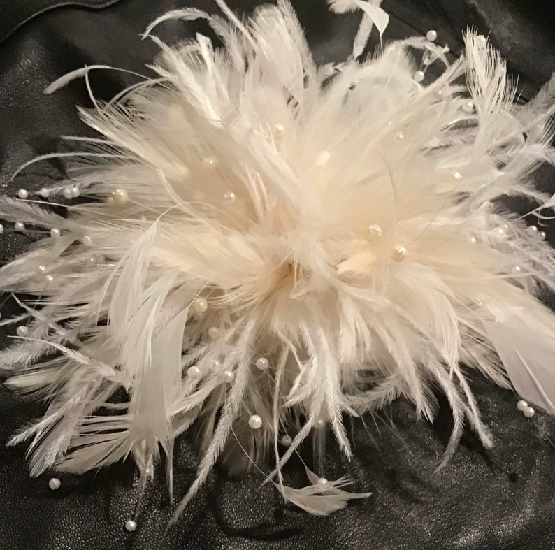 Bridal Wedding Ostrich Fascinator Feather Flower Hair Clip. Faux pearl bead stems. Millinery Headpiece. zdjęcie 6