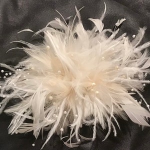 Bridal Wedding Ostrich Fascinator Feather Flower Hair Clip. Faux pearl bead stems. Millinery Headpiece. zdjęcie 4