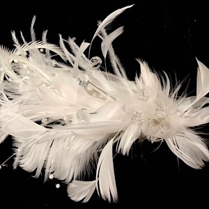 Ivoire, blanc ou rose fard à joues fait à la main aux États-Unis mariée mariage fascinateur plume pince à cheveux cristaux perles d'autruche image 4