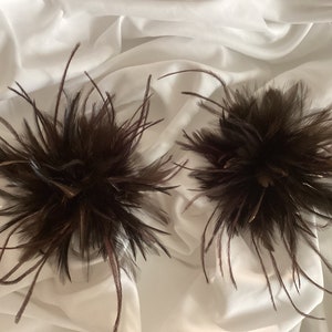 Dark Brown Ostrich Feather shoe clips accessory. Shoes not included. immagine 5