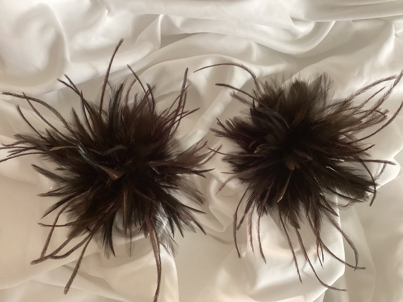 Dark Brown Ostrich Feather shoe clips accessory. Shoes not included. afbeelding 5