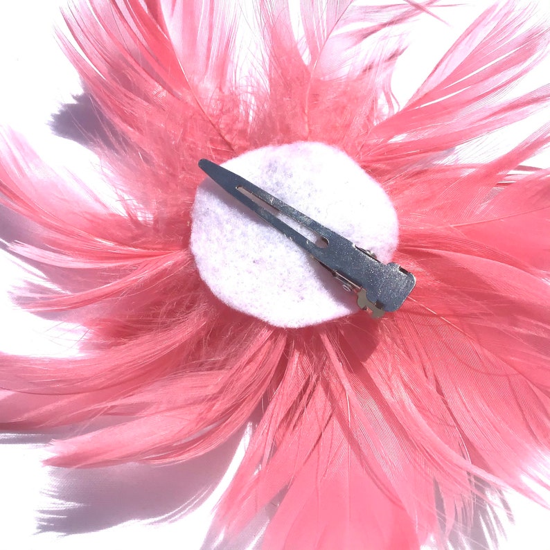 Light Rose Powder Pink Feather Fascinator Hair Clip Accesorio... Hecho a mano en los EE.UU. imagen 4