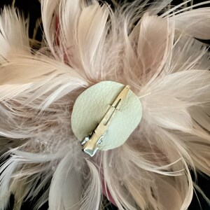 Large Pale Blush Pink rose tan Feather Fascinator Hair Clip Accessory &/OR lapel pin boutonniere zdjęcie 5