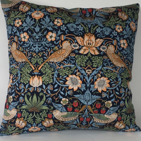 Offre spéciale 48 heures !! 1 paire (2) housses de coussin William Morris Strawberry Thief.